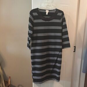 Chico's Black and White 3/4 Sleeve Crew Neck Dress
